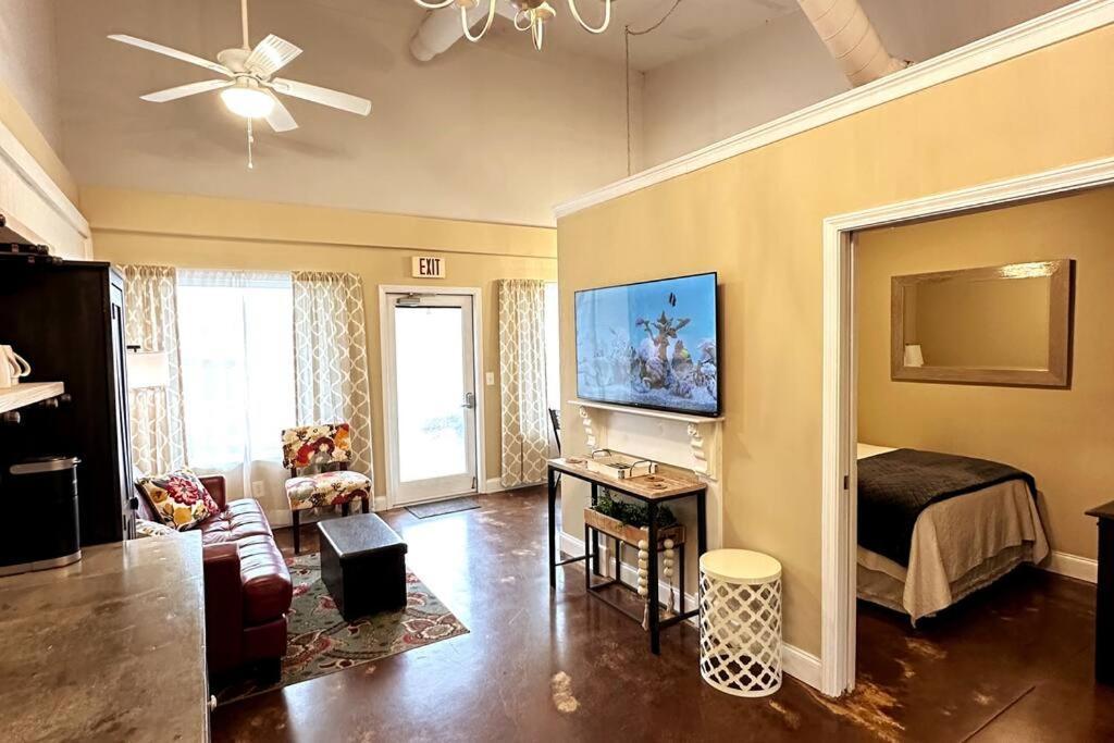 Haven At Hazel~Downtown Bungalow Demorest المظهر الخارجي الصورة