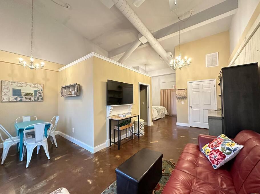 Haven At Hazel~Downtown Bungalow Demorest المظهر الخارجي الصورة