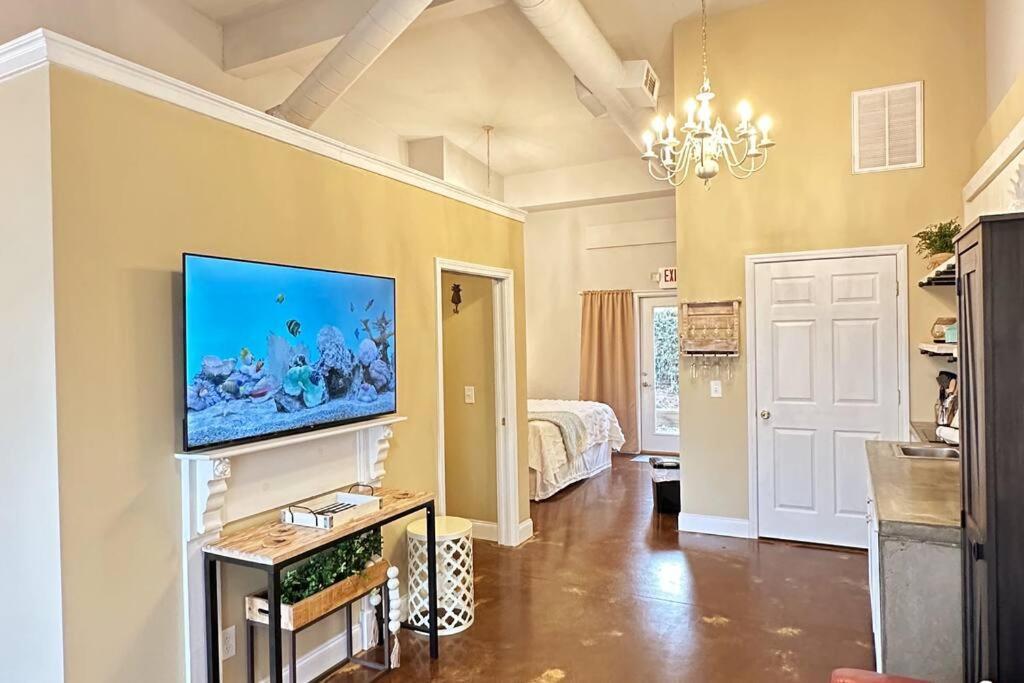 Haven At Hazel~Downtown Bungalow Demorest المظهر الخارجي الصورة